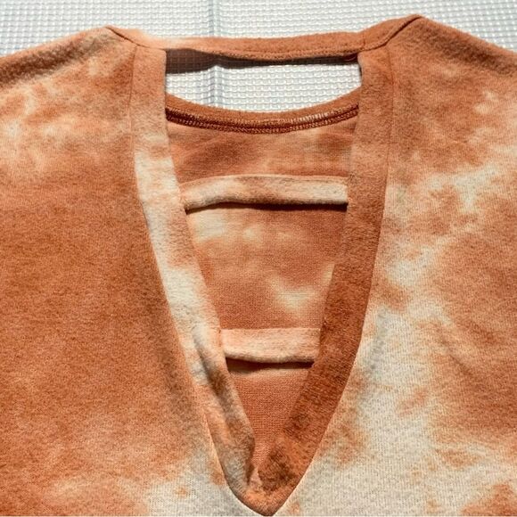 Wst Cst Women's Long Sleeve Tie-Dye Cut-Out Back Lightweight Sweatshirt - Picture 2 of 9